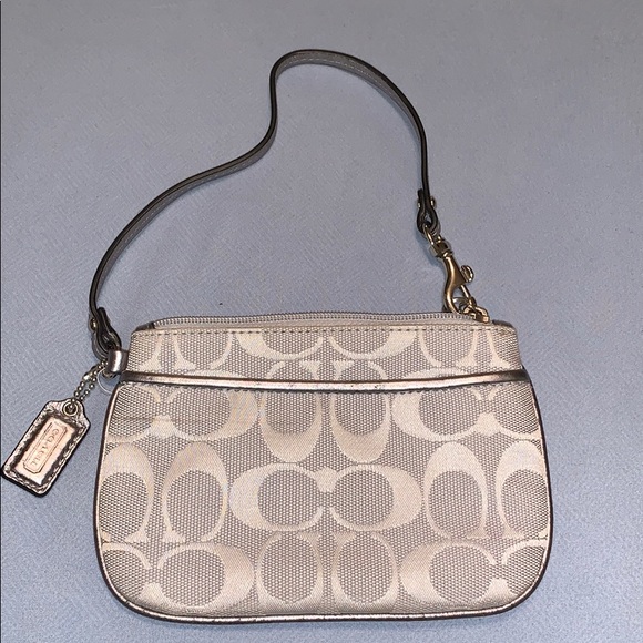 Coach Handbags - Coach wristlet